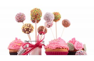 Cake Pops vs. Cupcakes: What’s Right for Your Next Event?